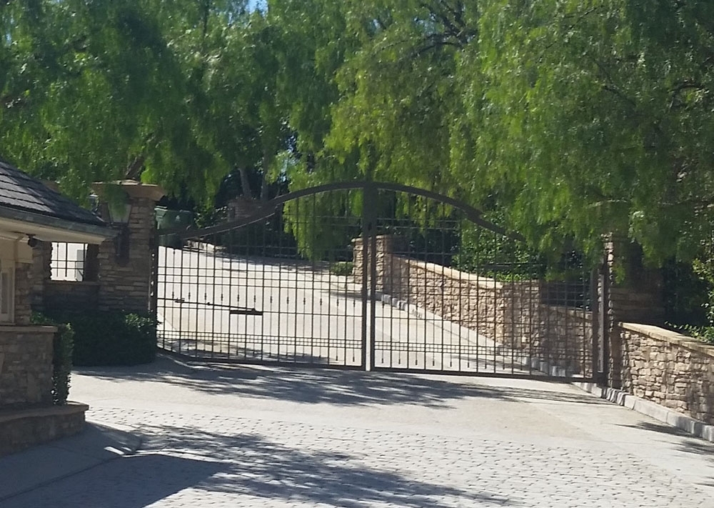 Large Driveway Gate near Rexford Dr