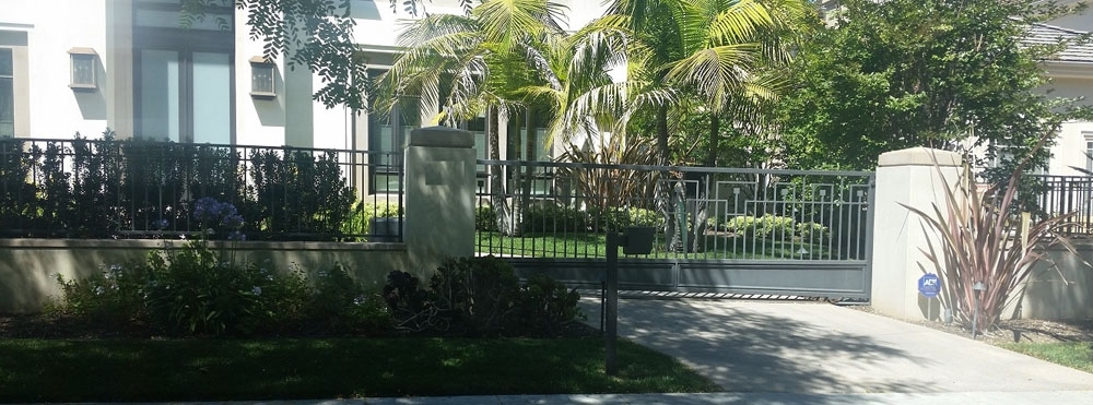 Modern Geometric Design Gate and Fence