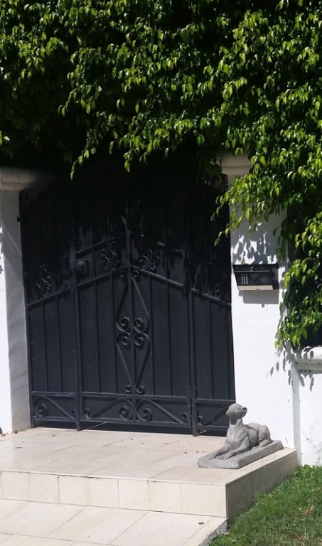 Privacy Gate in 90210