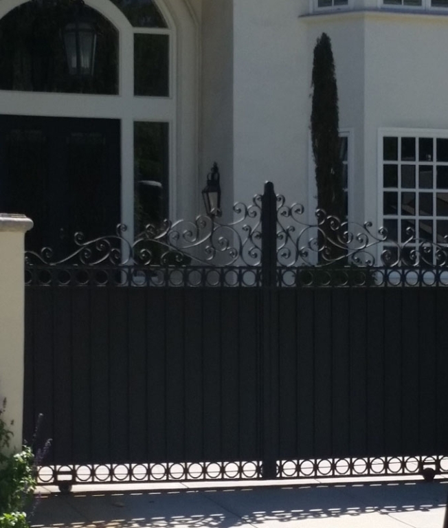Sliding Privacy Gate