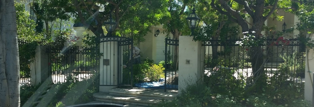 Traditional Style Fence and Gate for Beverly Hills Area