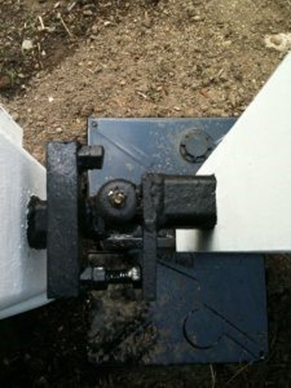 Gate hinge