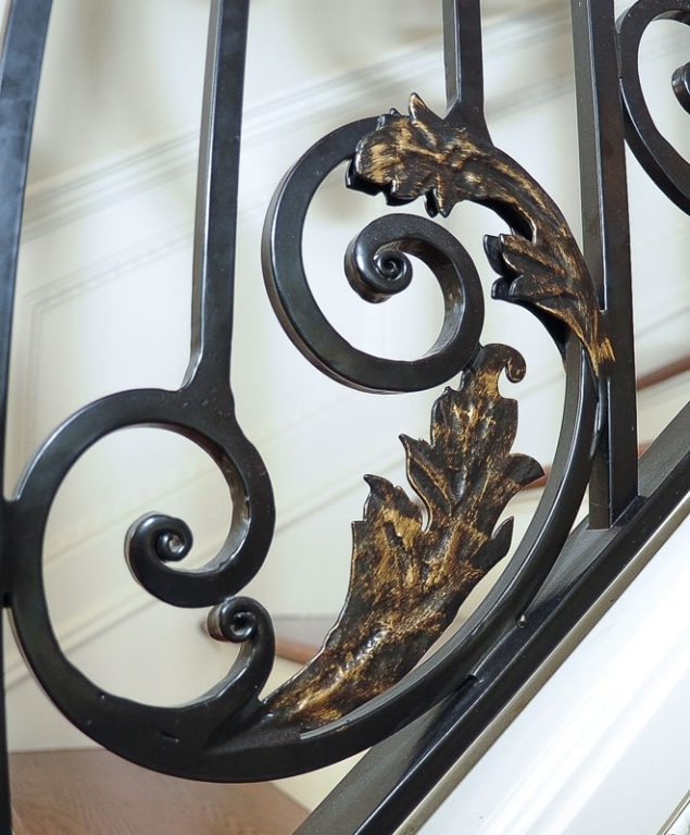 Golden Leaf Scroll Detail